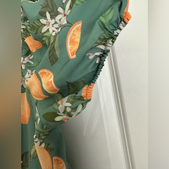 NEW Plus sz 16 BloomChic Green lemon 🍋  peplum top w cap sleeves NWOT - Picture 3 of 5